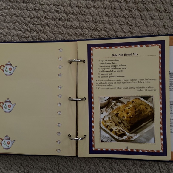 Two New Cookbooks Brand New Set of 2 Christmas Gifts from a Jar - Picture 5 of 10